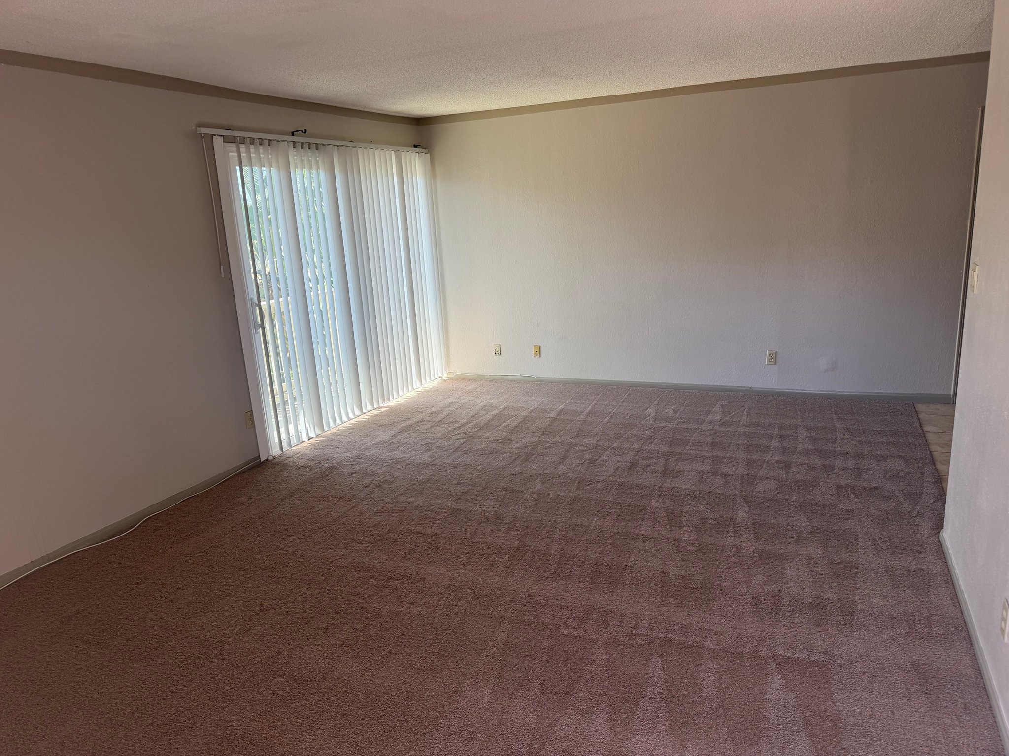 El Cajon Condo: 467 Ballantyne St