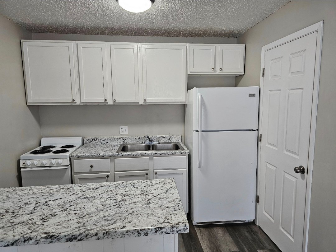 Wichita Apartment: 815 S Emporia