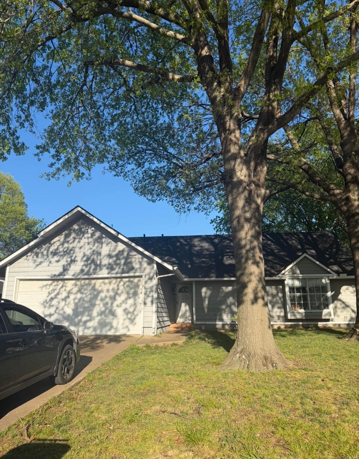 Broken Arrow House: 3007 S Narcissus Pl