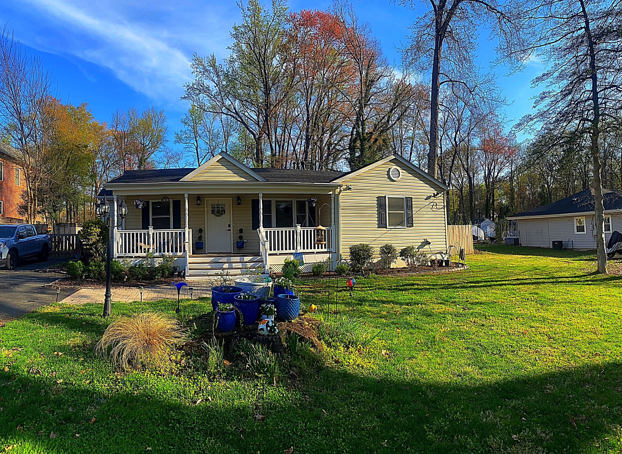 Alexandria House: 2604 Boswell Ave