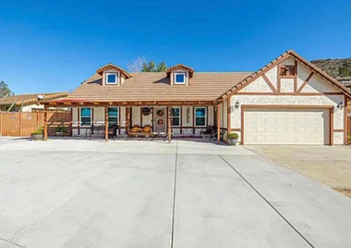 Acton House: 33656 Tradepost Rd