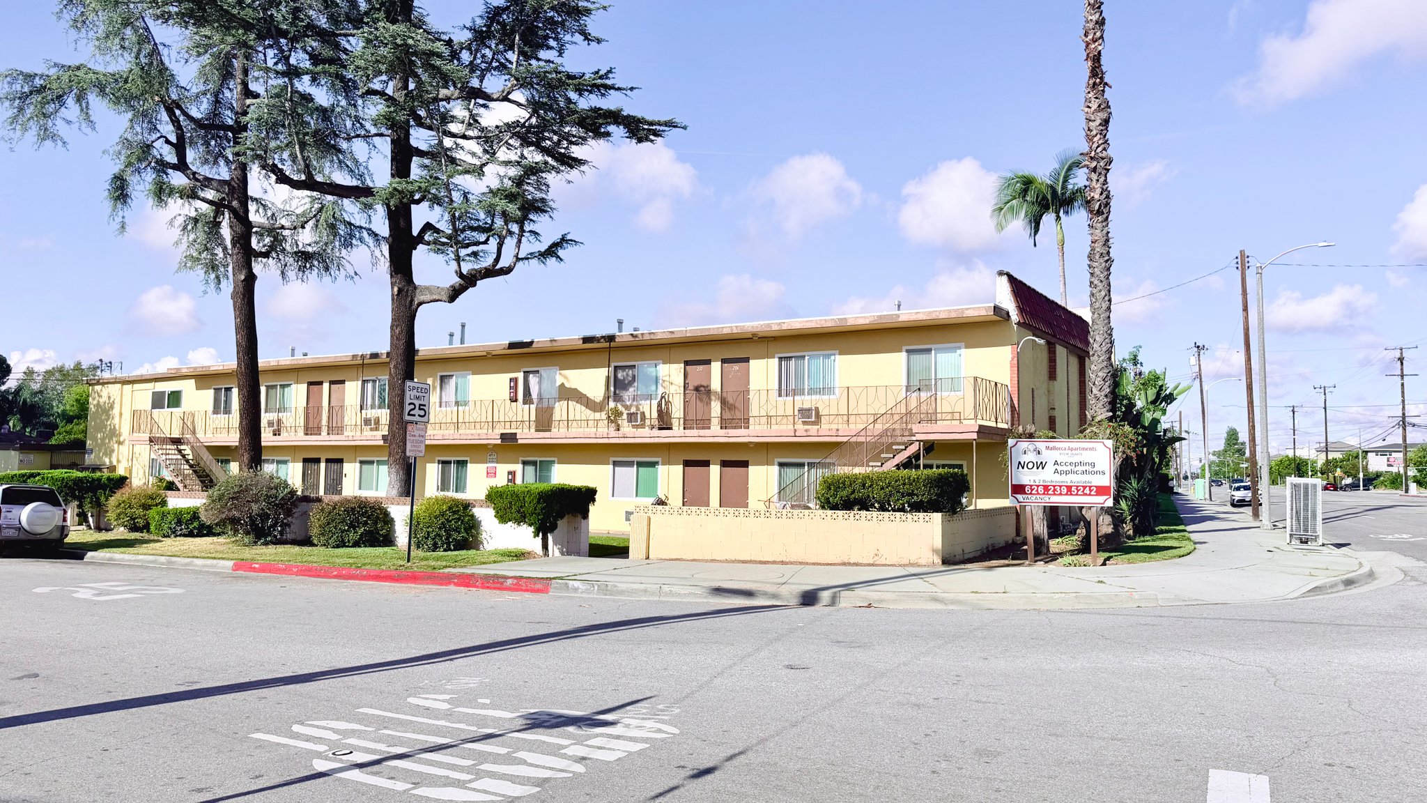 Monrovia Apartment: 810 W Duarte Rd
