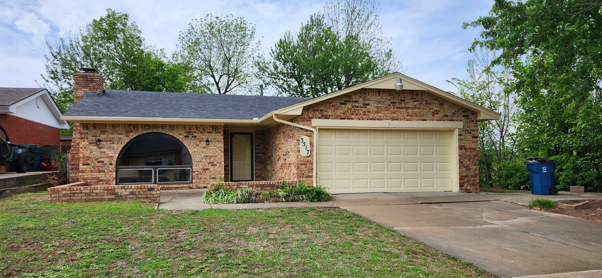 Midwest City House: 3517 N Glenoaks Dr