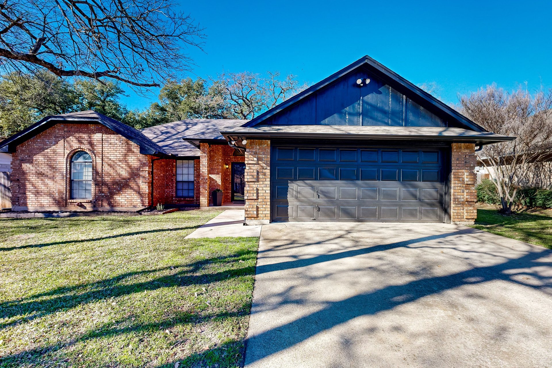 Azle House: 941 Lake Ridge dr