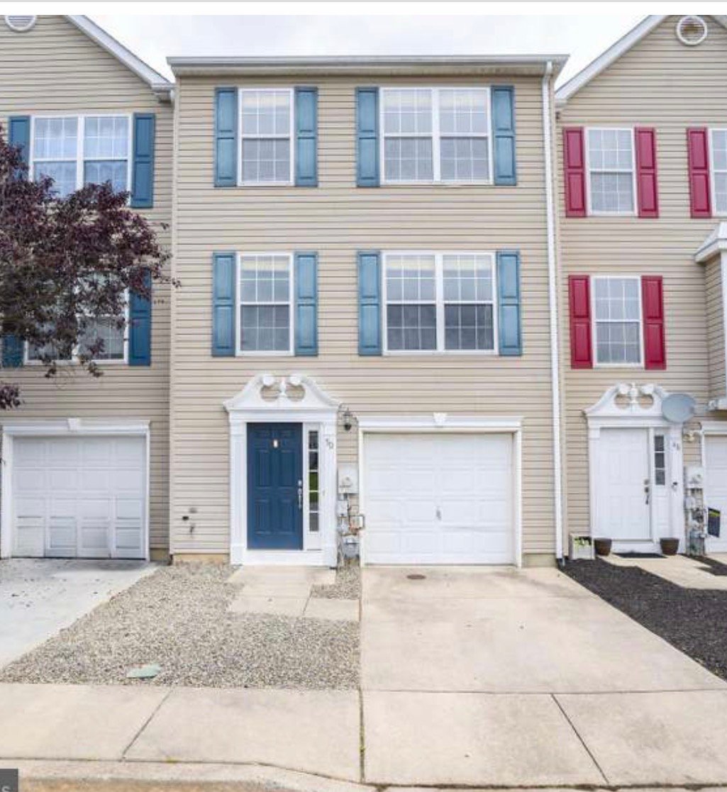 Newark Townhome: 50 Versailles Ct