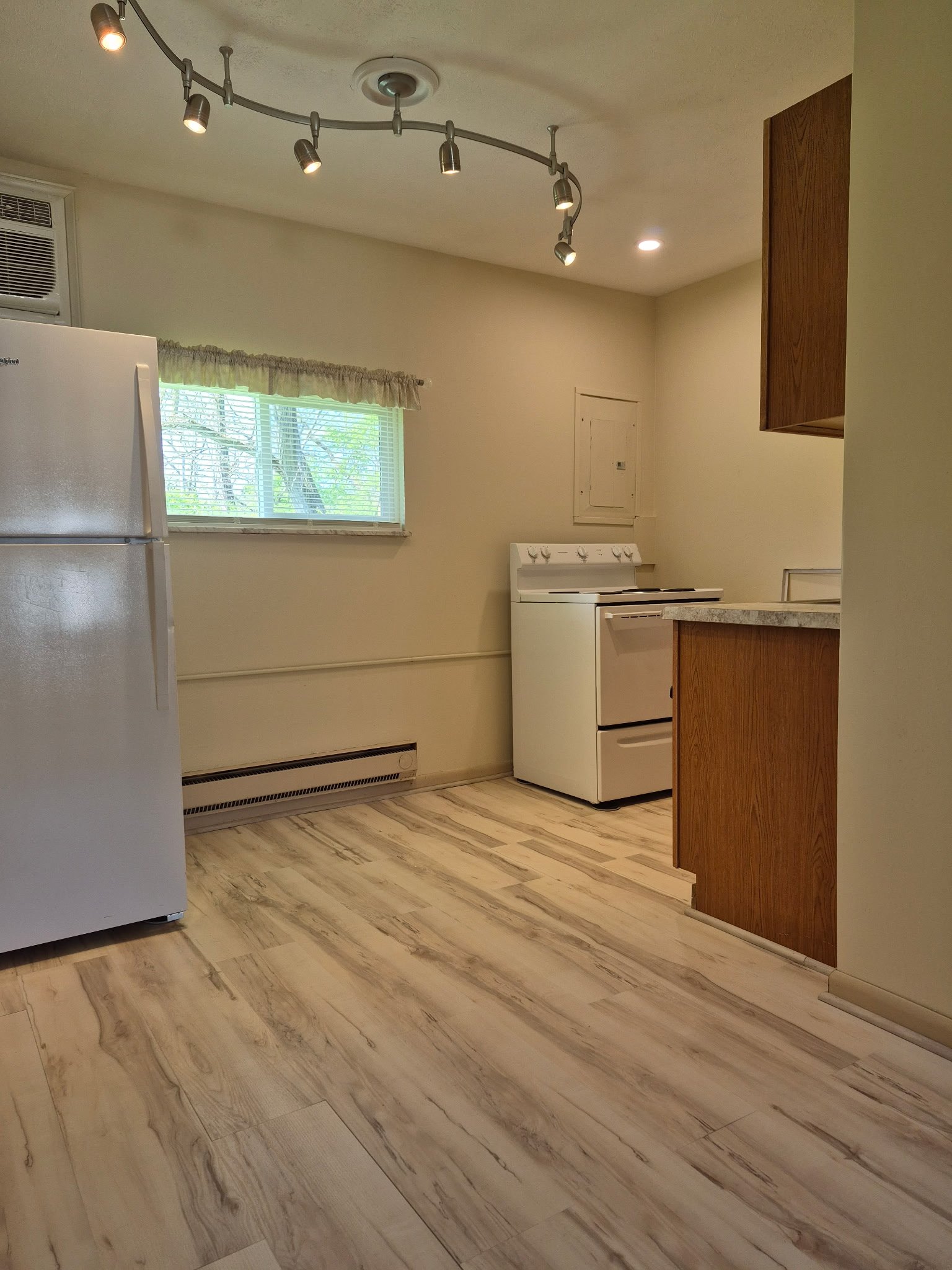 Lithopolis Apartment: 81 W North St
