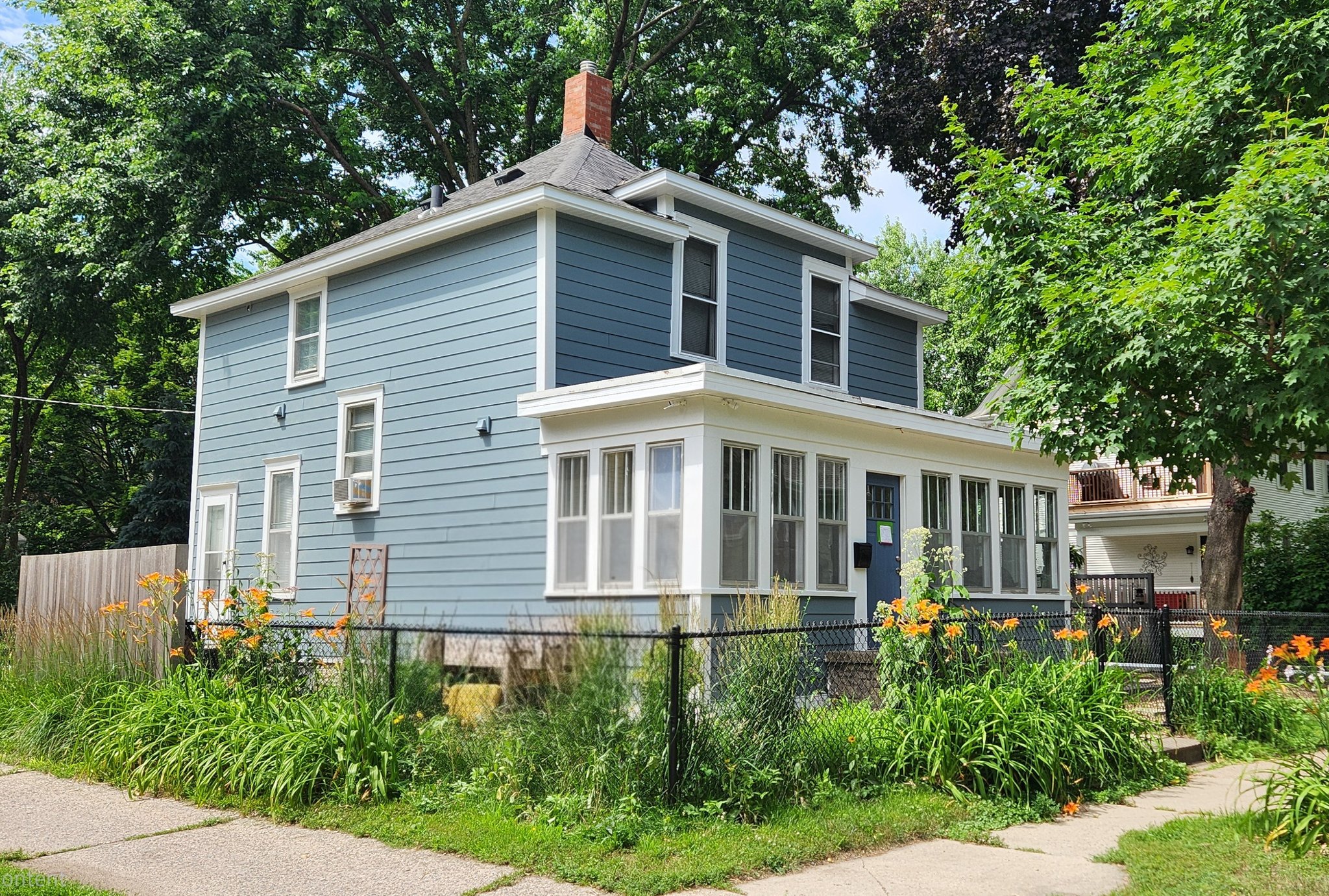 Minneapolis House: 1015 17th Avenue N