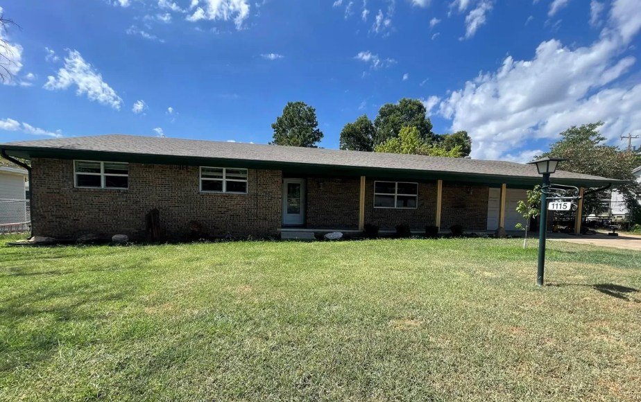 Durant House: 1115 W University Blvd