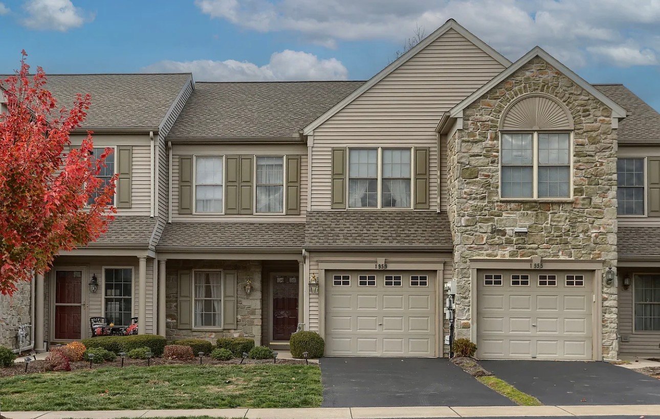 Hummelstown Townhome: 1959 Deer Run Dr