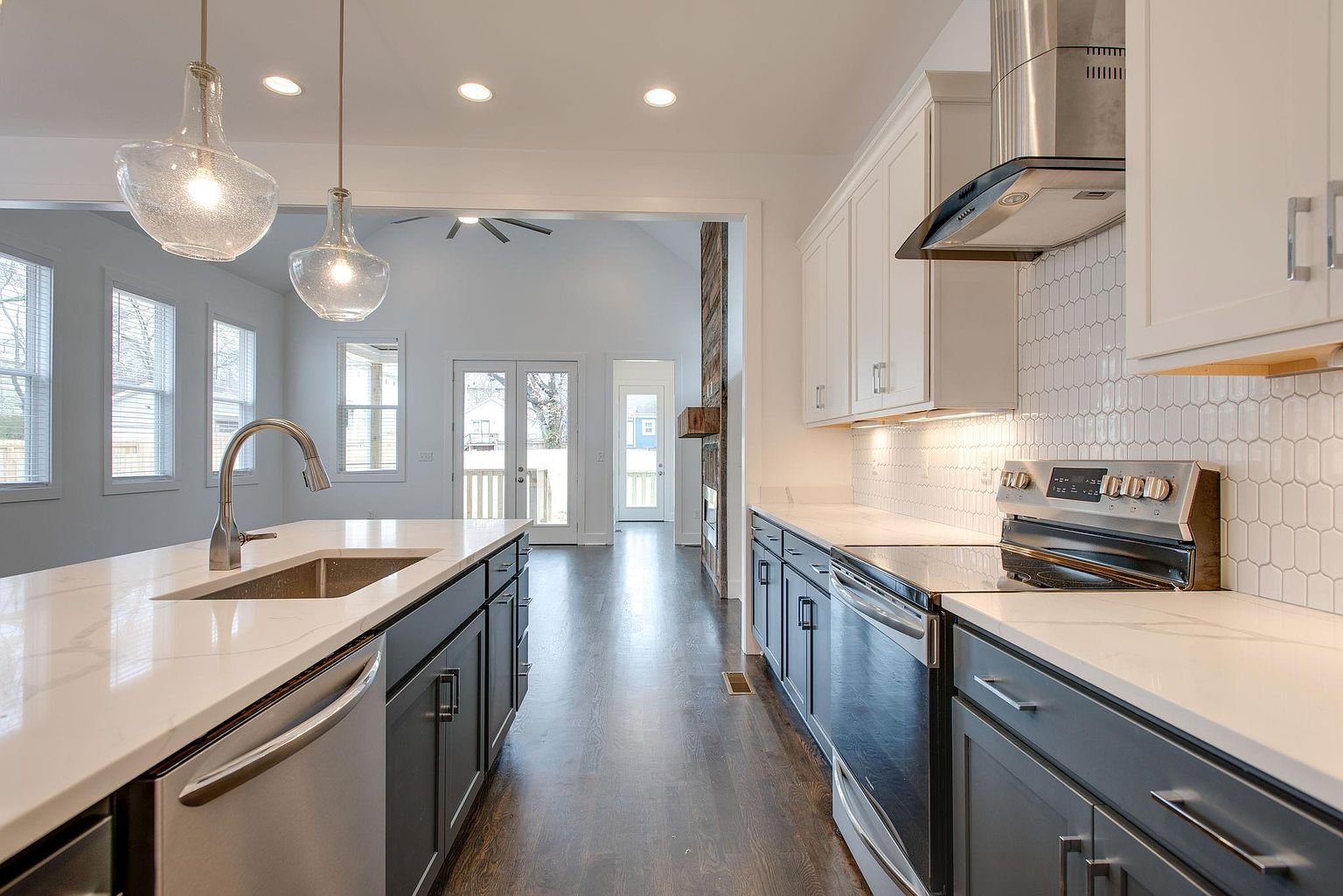 Nashville House: 1616 12th Ave N