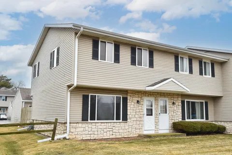 Germantown Condo: W163n11528 Windsor Ct