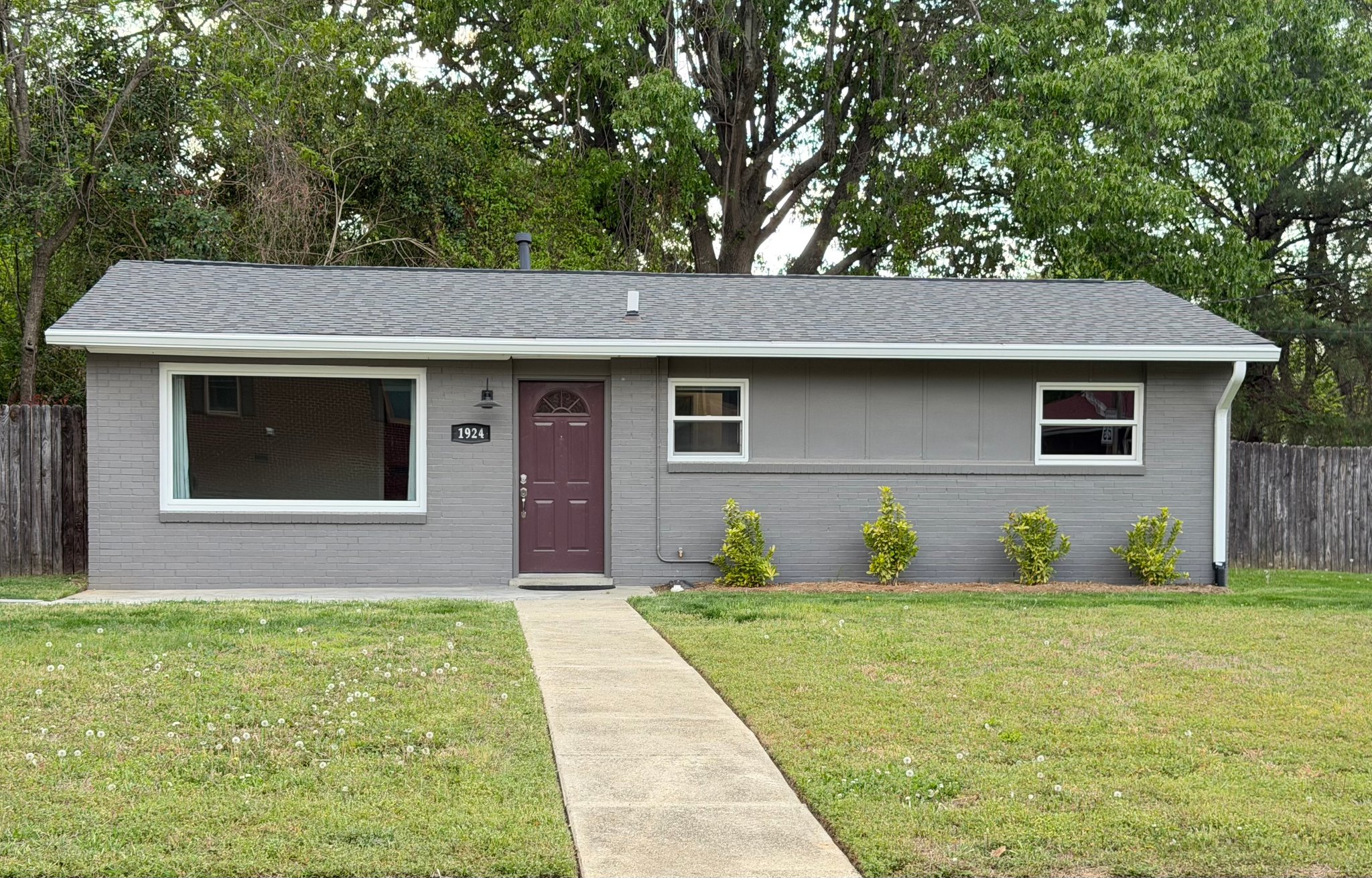 Raleigh House: 1924 Hadley Rd