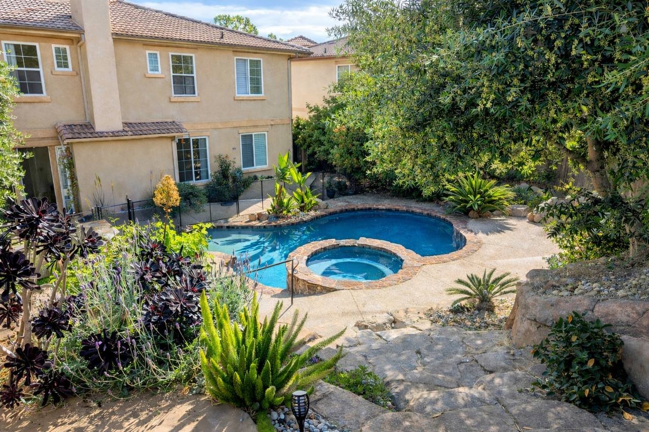 Brentwood House: 333 Foothill Drive