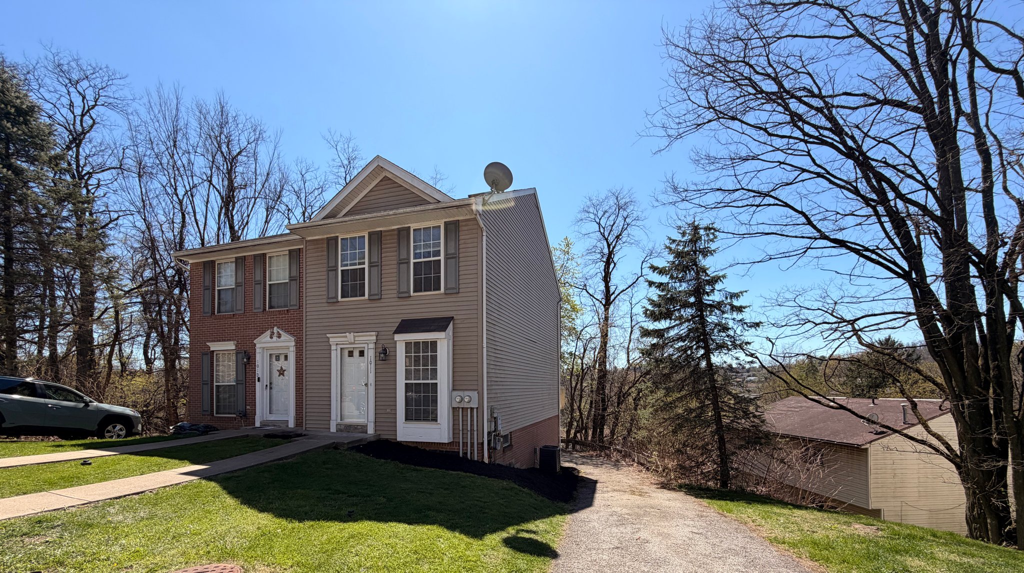 east pittsburgh Townhome: 1011 Pinoak Court