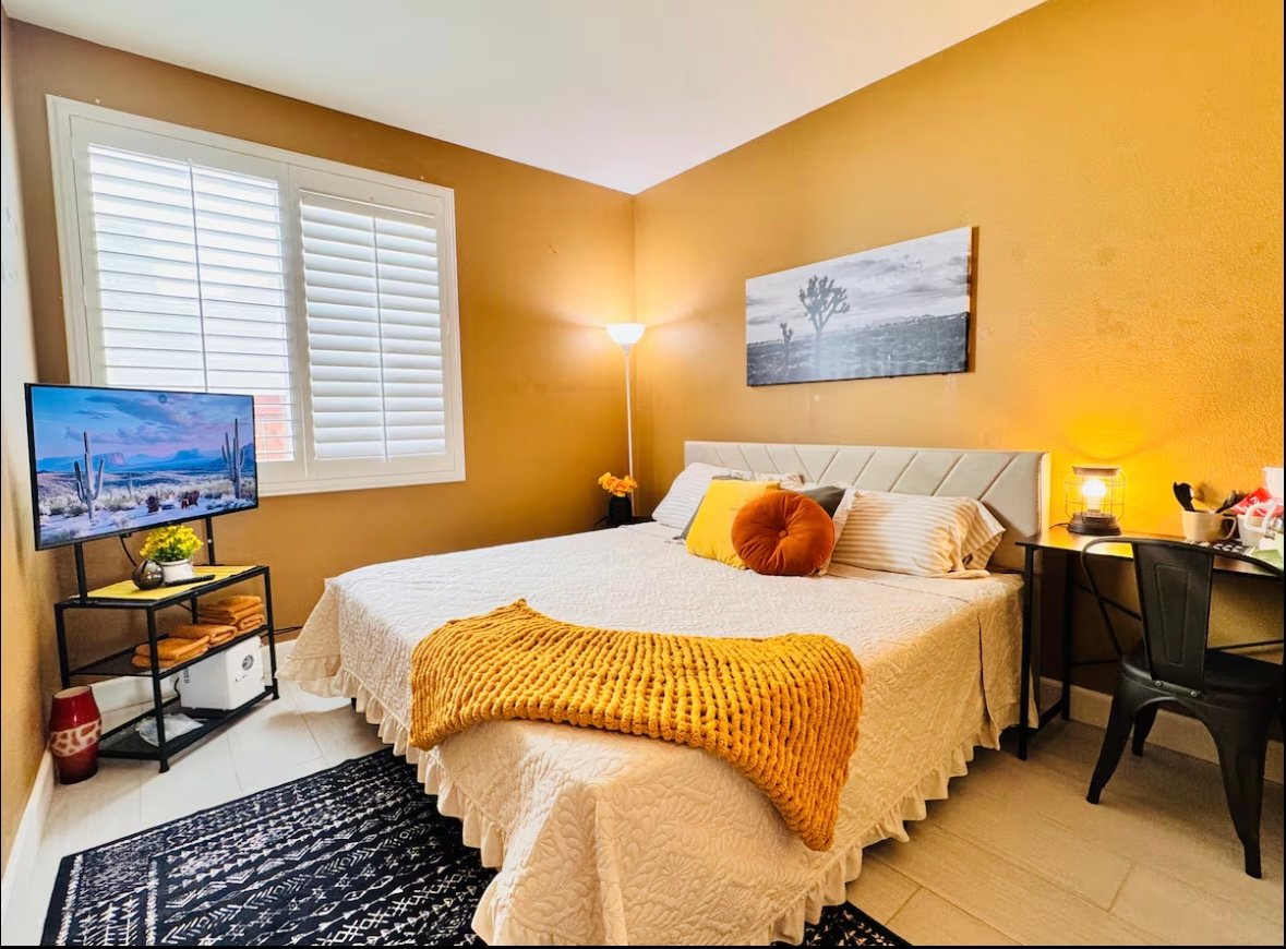 Hesperia House: 1 King bed