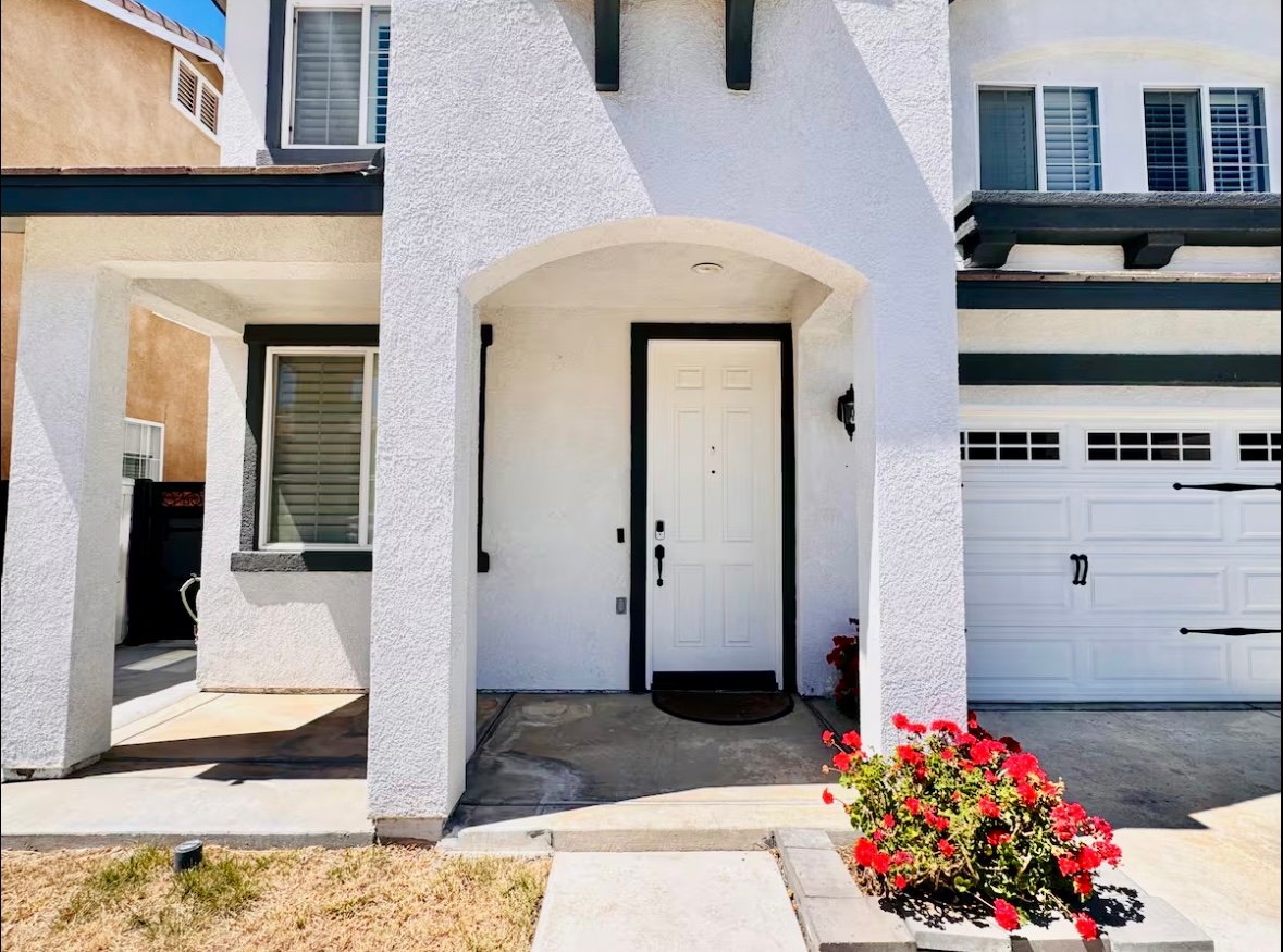 Hesperia House: 10170 Susan Ave