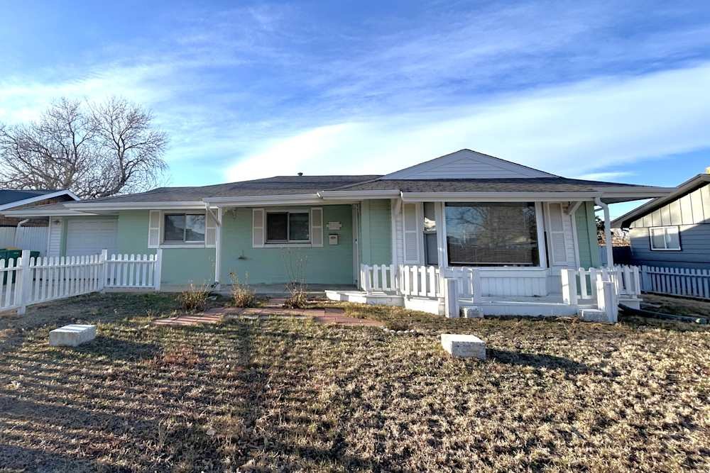 denver House: 820 Essex Drive,