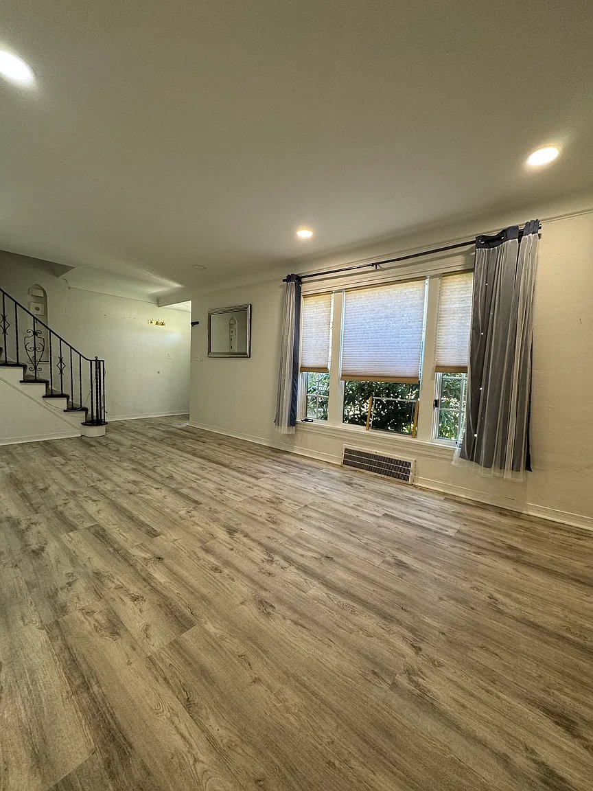 Lyndhurst House: 1435 Grenleigh Road