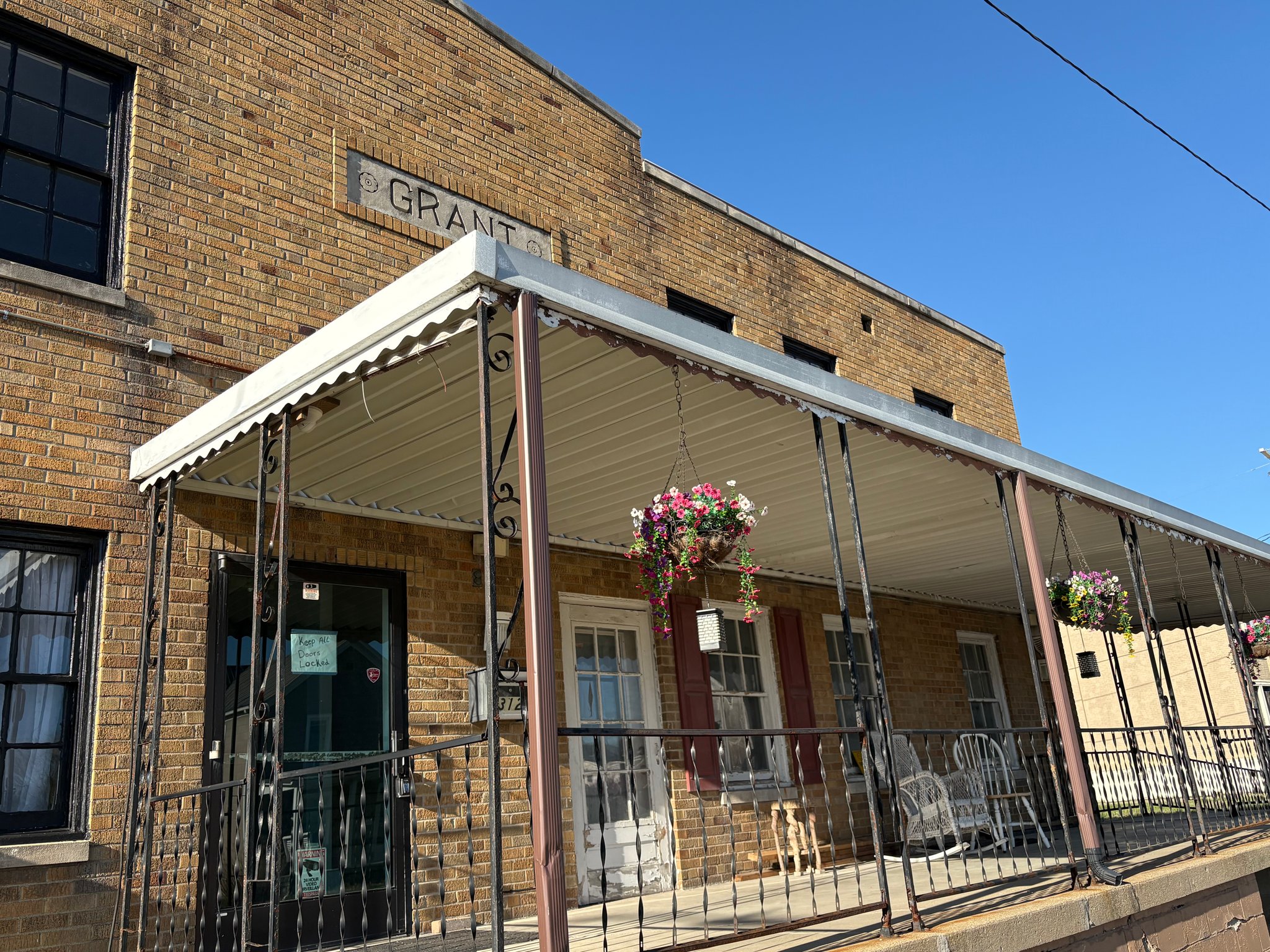 Georgetown Apartment: 312 W State St