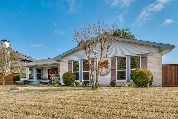 Coppell House: 150 Edgewood Dr