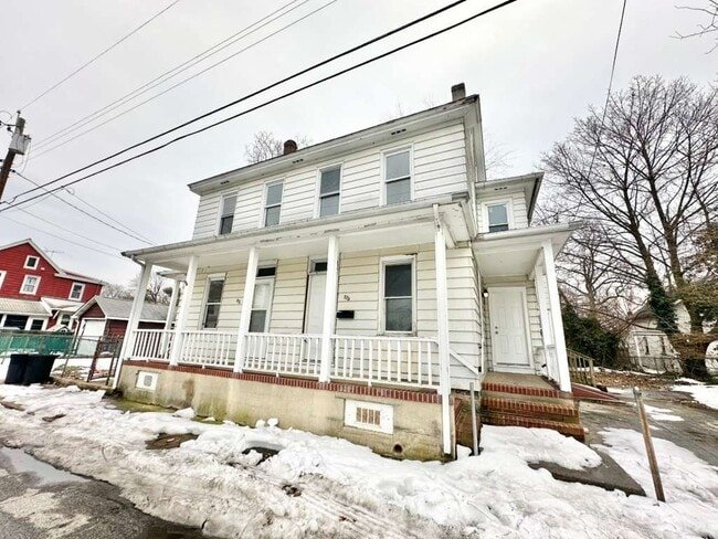 Penns Grove Townhome: 275 S Broad St