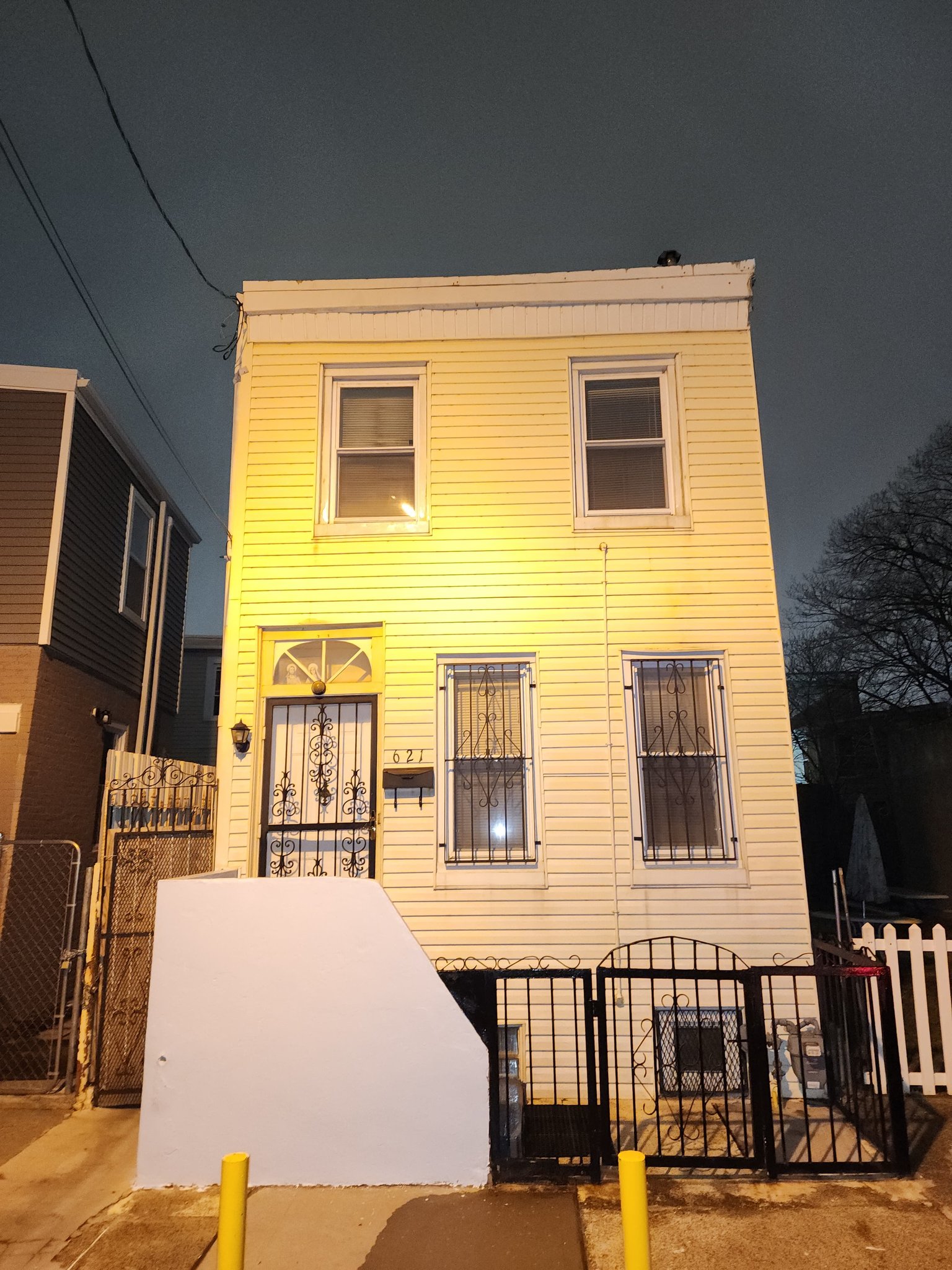 Camden House: 621 Henrry st