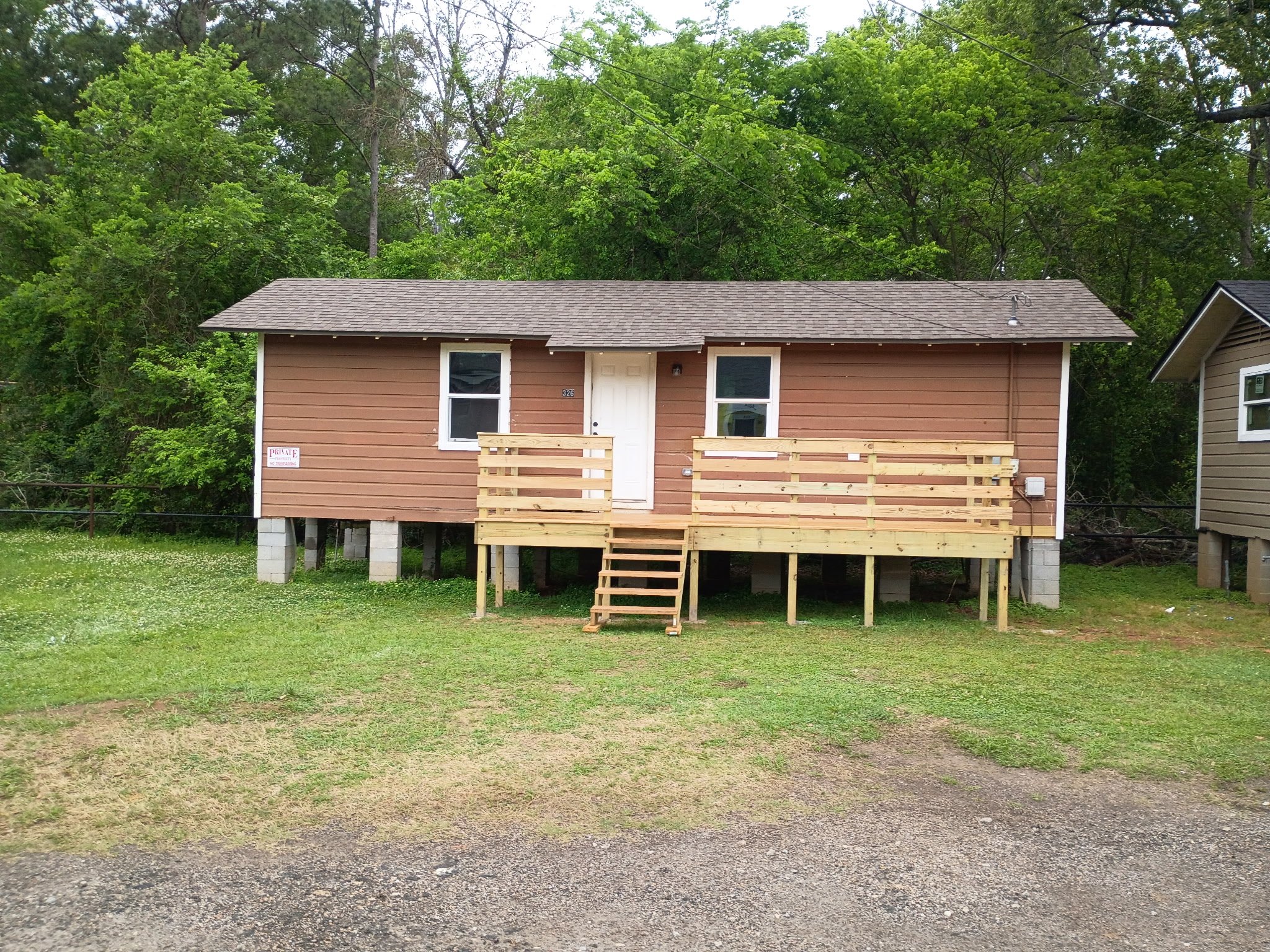 Nacogdoches House: 326 W College St
