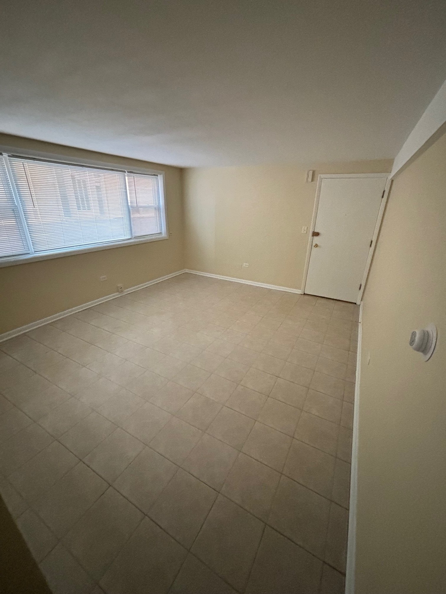 Melrose Park Apartment: 1971 N 19th Ave