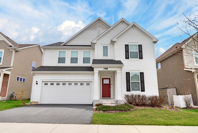 South Elgin House: 395 S Pointe Avenue