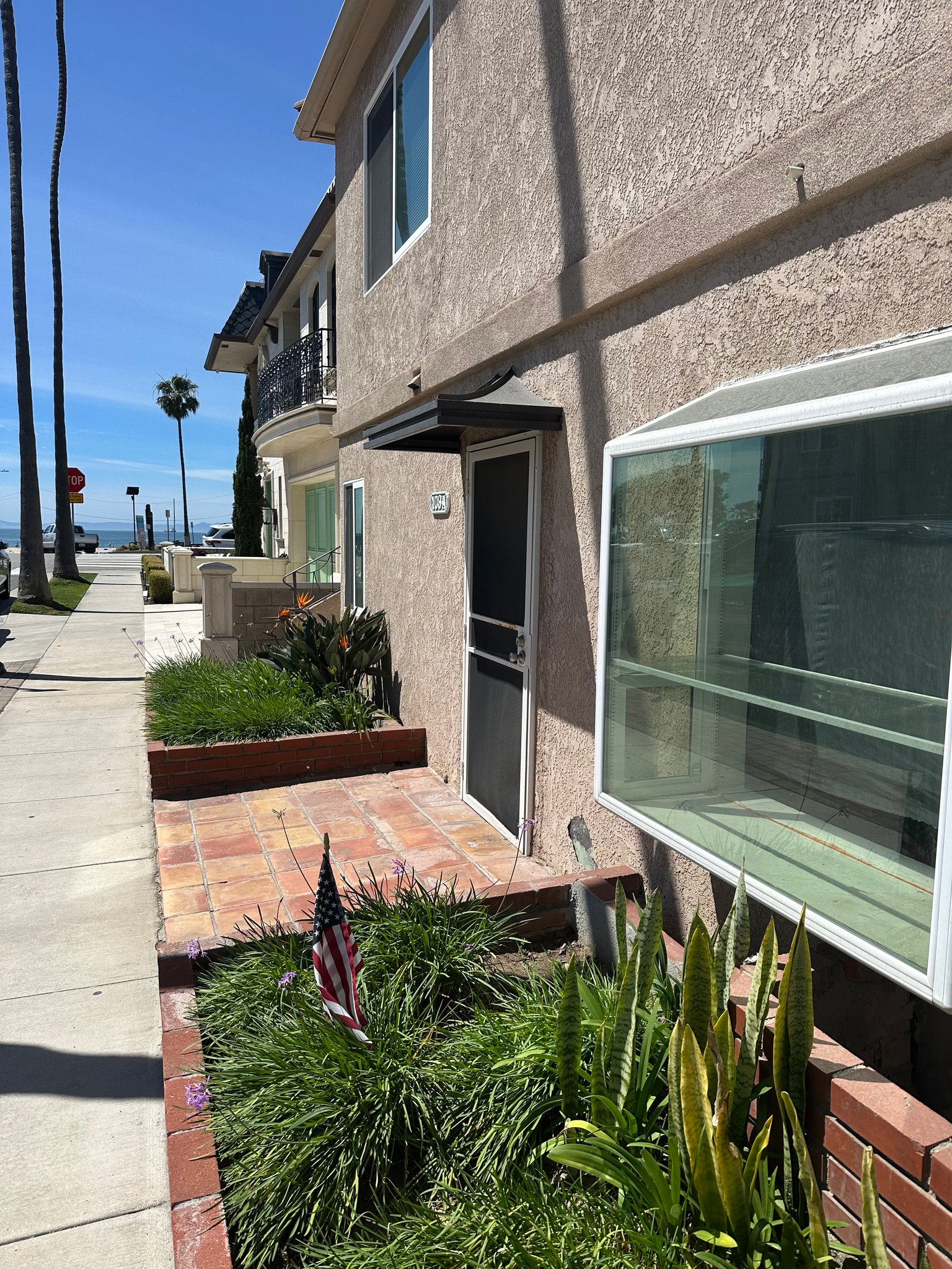 Seal Beach Apartment: 109 8th St