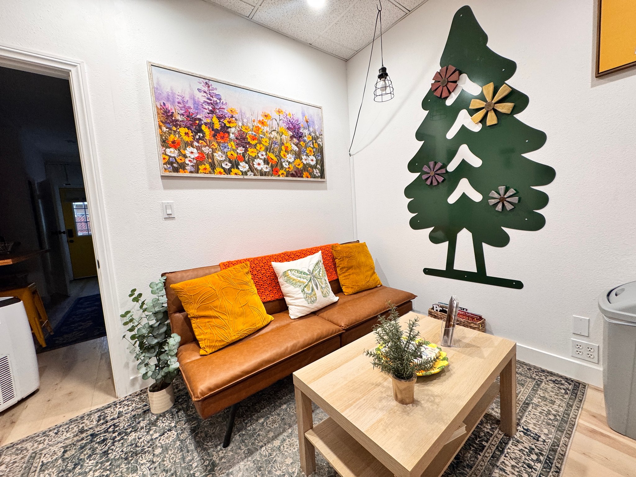 Wrightwood Apartment: 6040 Cedar St