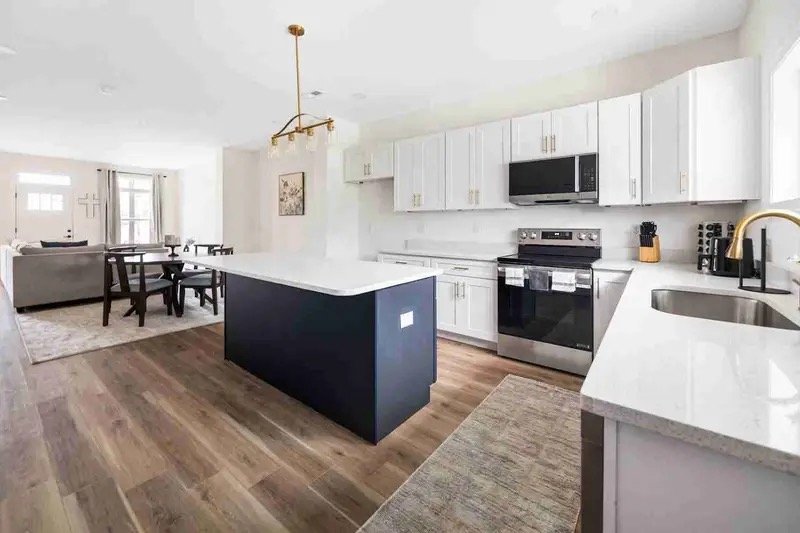 Concord Townhome: 395 Church Street N