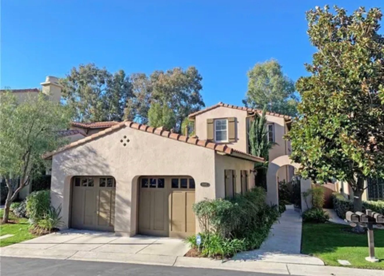 Valencia House: 26915 Augusta Pl