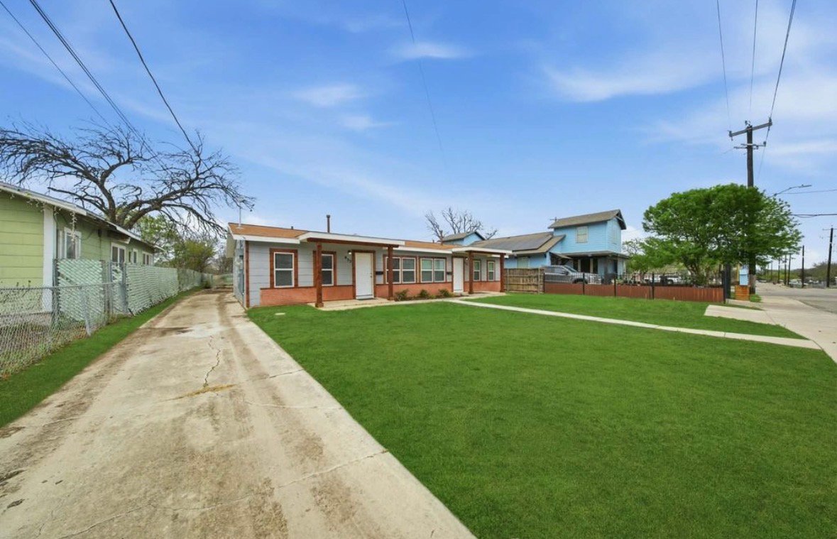 San Antonio Multiplex: 435 Avondale Ave