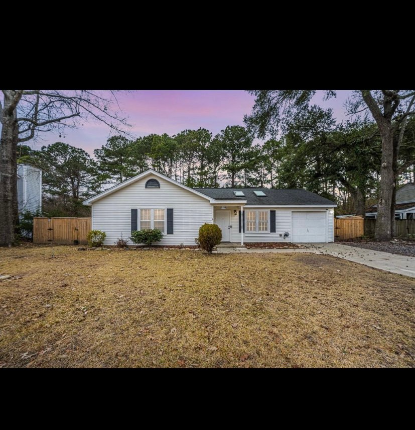 Charleston House: 2135 Pinehurst Ave