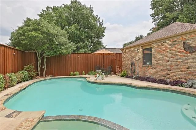 Richardson House: 2403 Blue Cypress Dr