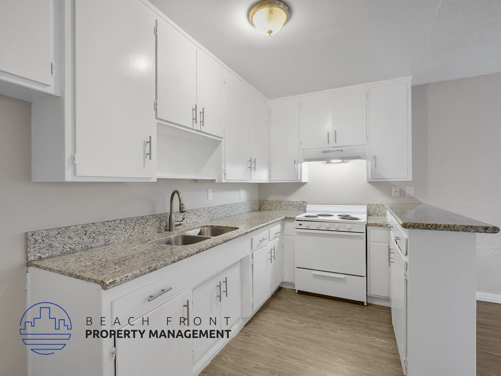 Long Beach Apartment: 1020 Orange ave