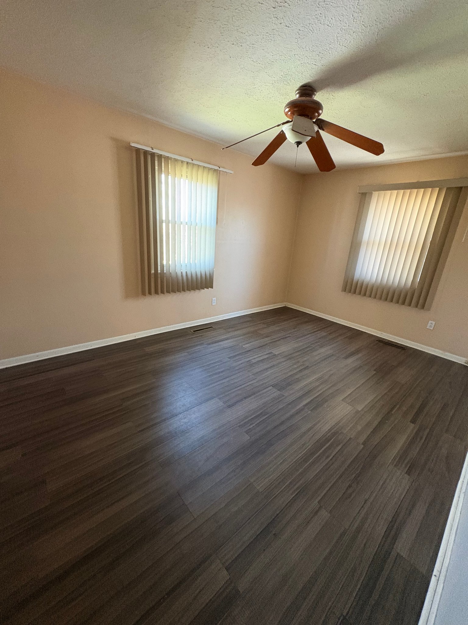 Columbus House: 4564 Dundee Ave