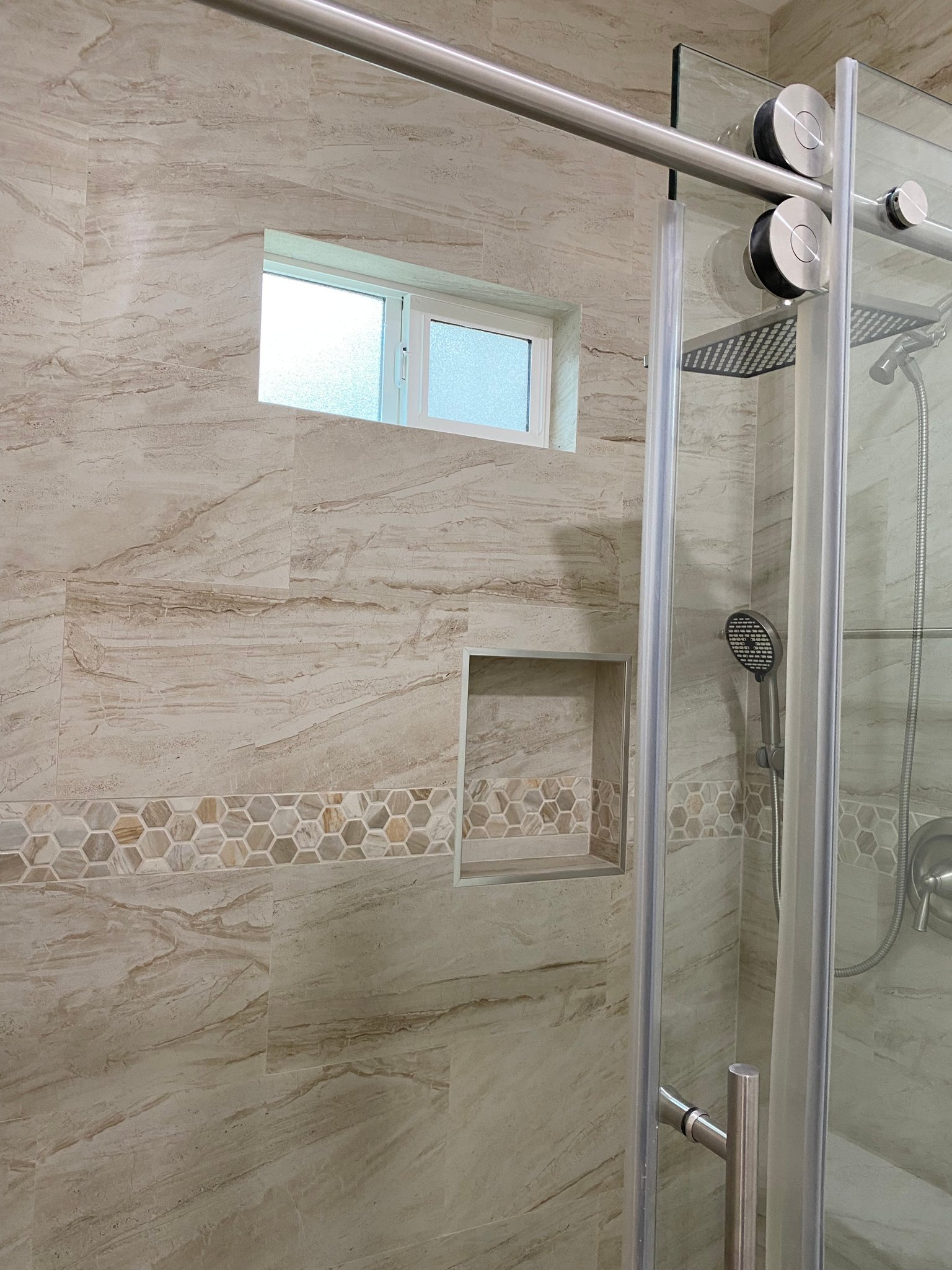 Los Angeles House: 1610 1/2 N Kingsley Dr