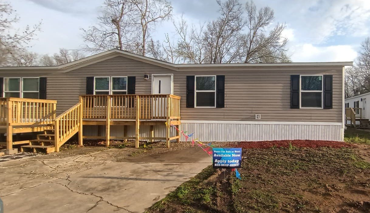 Centralia House: 82 Deerwood Park