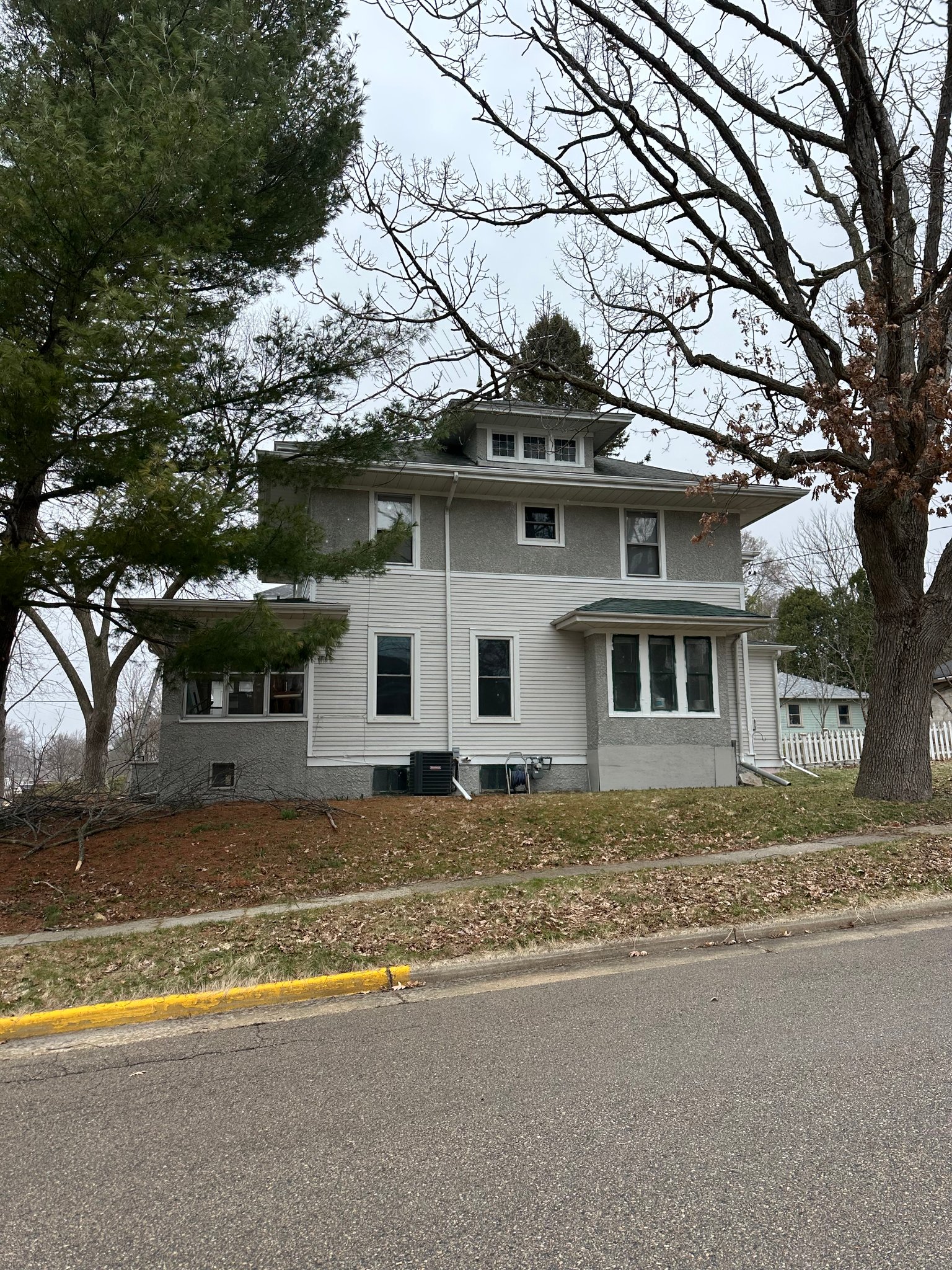 Horicon House: 401 N Hubbard St