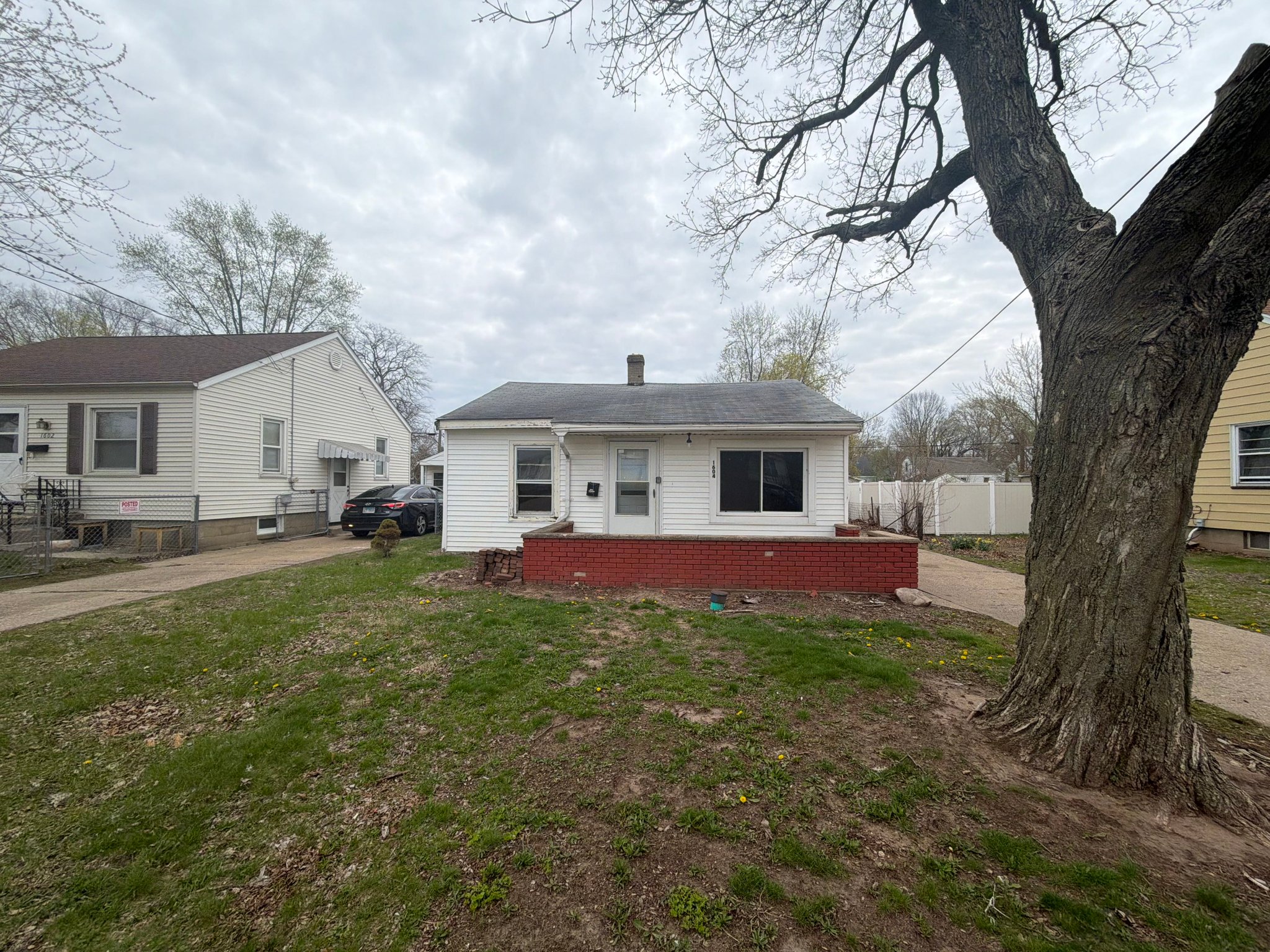 Peoria House: 1604 S Kneer Ave