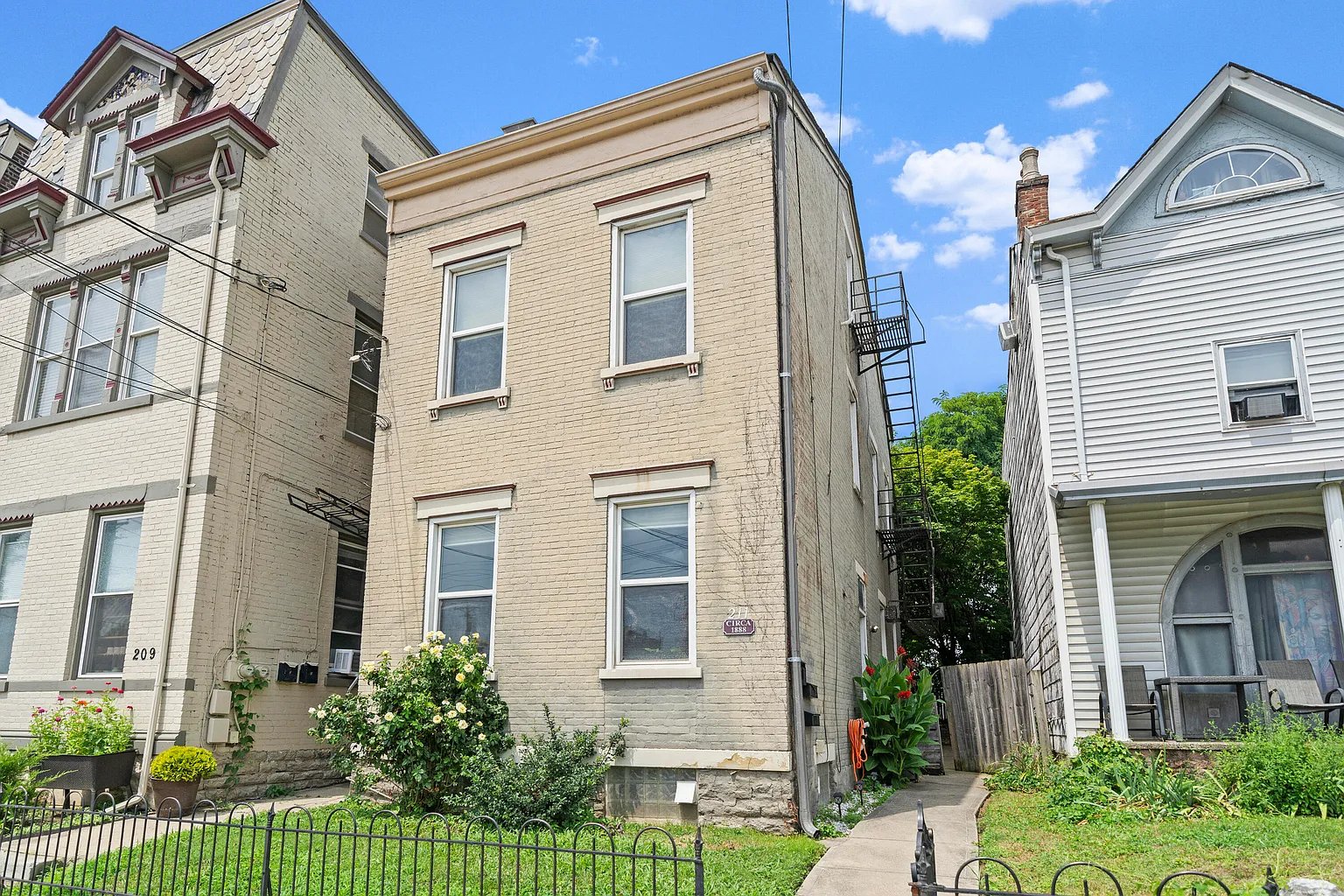 Newport Multiplex: 211 E 5th St