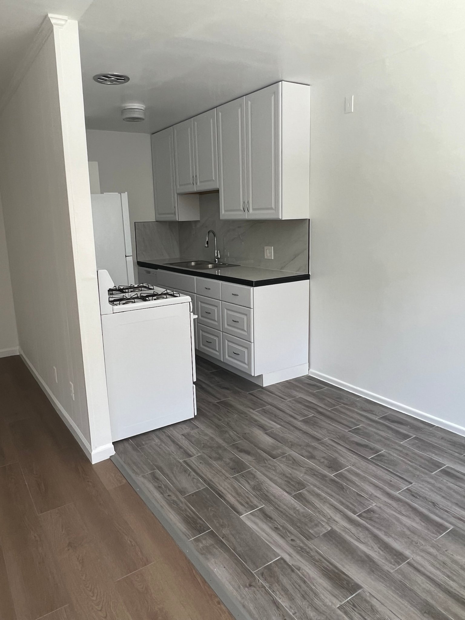 Los Angeles Apartment: 3110 Livonia Ave