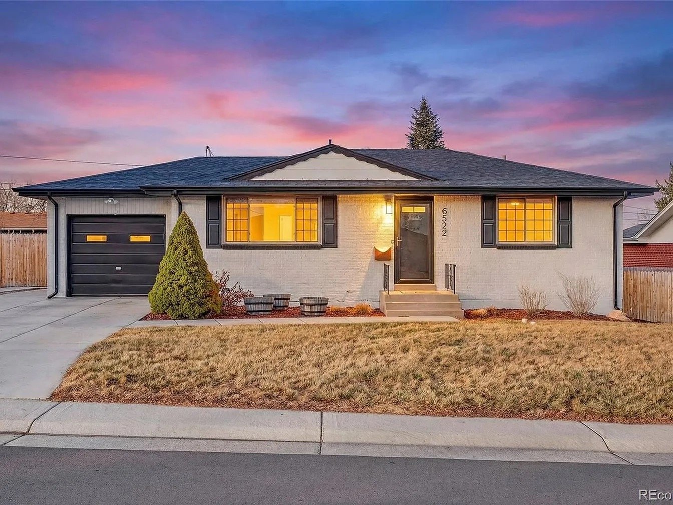 Arvada House: 6522 Benton Cir