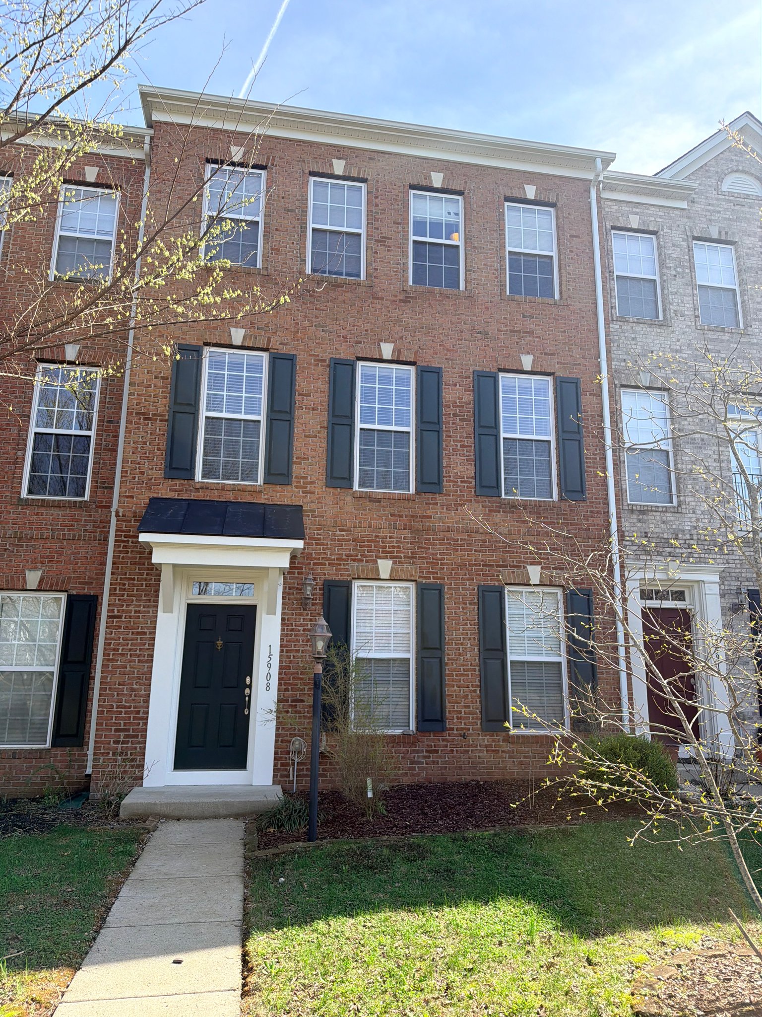 Haymarket Townhome: 15908 Mackenzie Manor Dr