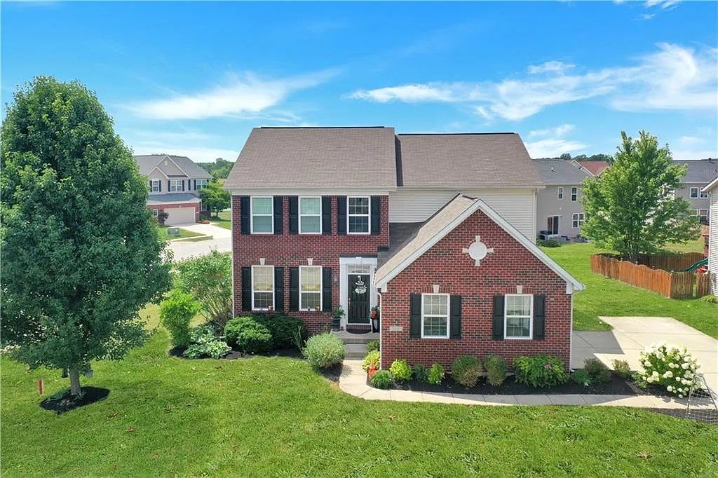 Zionsville House: 7830 wedgetail drive