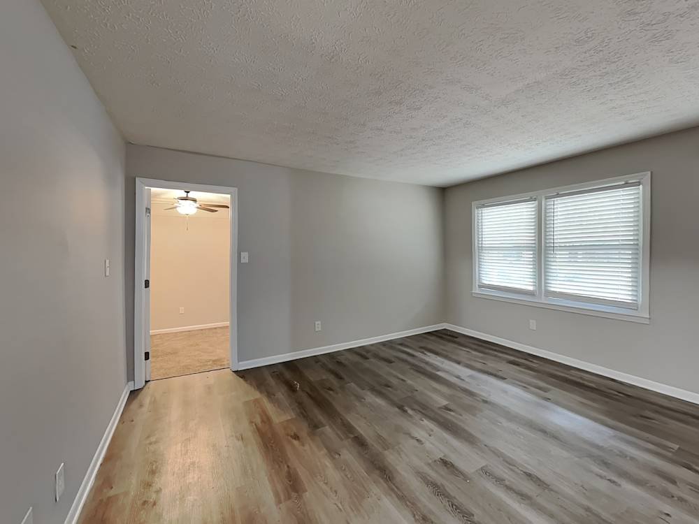 Atlanta House: 415 Plainville Dr S