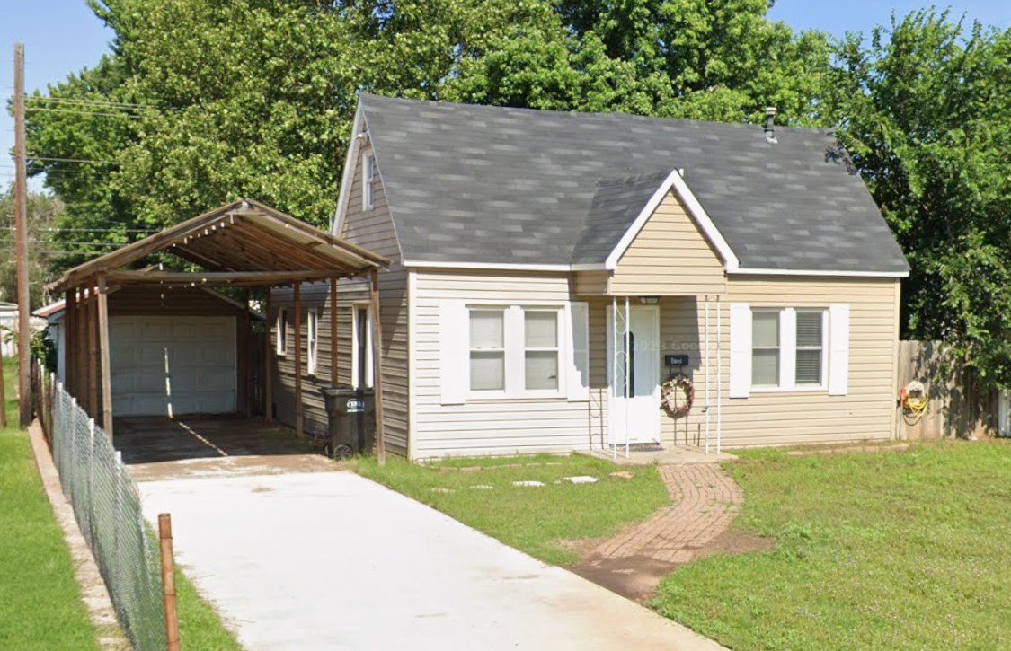 Watonga House: 813 N Burford Ave