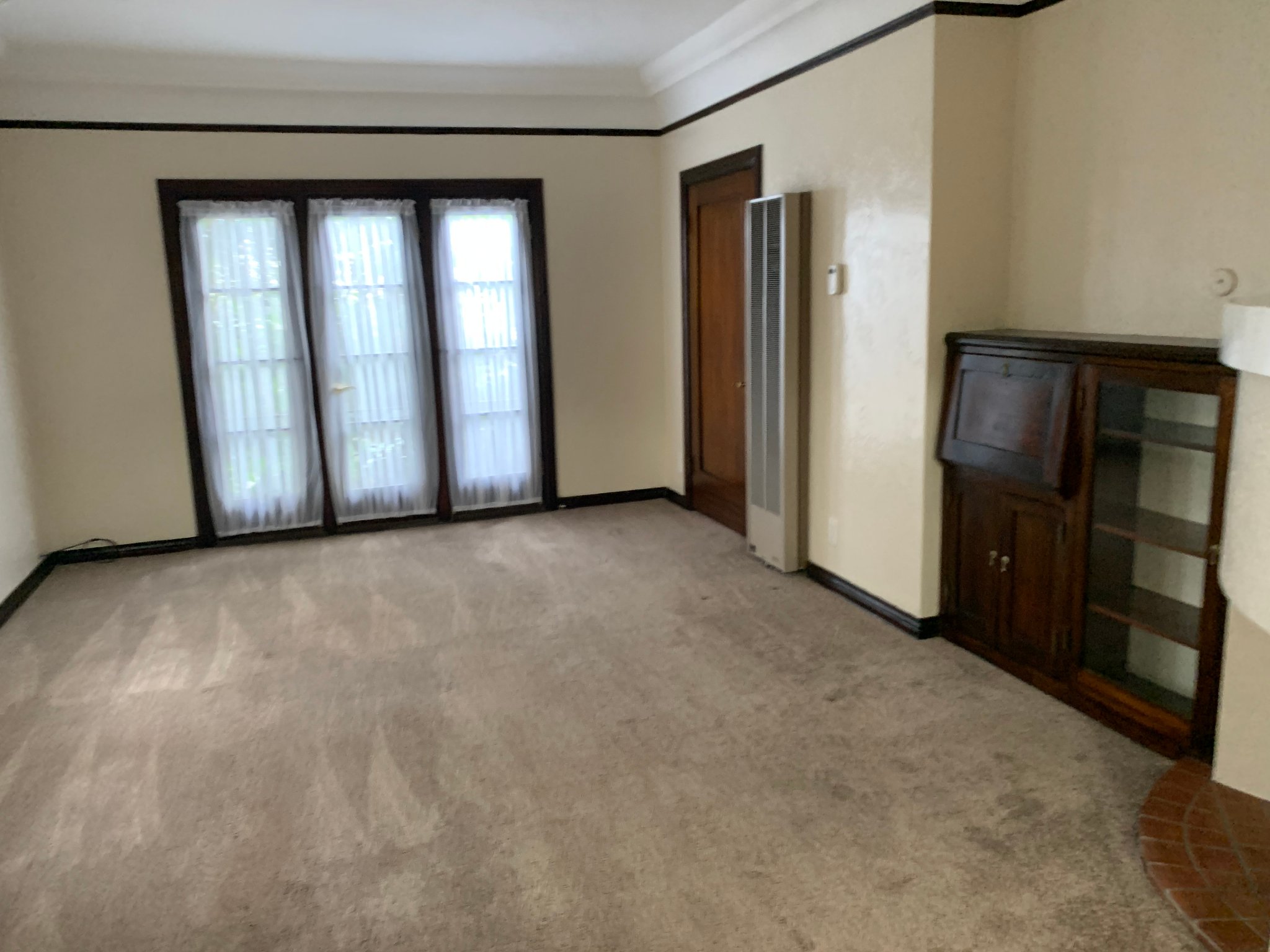 Long Beach Apartment: 3822 East Seventh Street